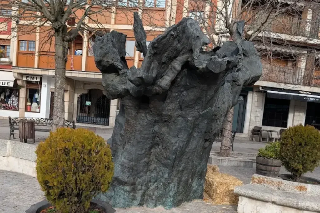 escultura del alamo mira miraflores de la sierra