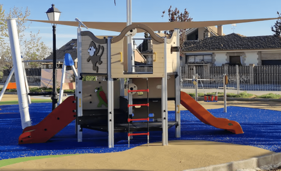 Parque infantil en Valdetorres de Jarama