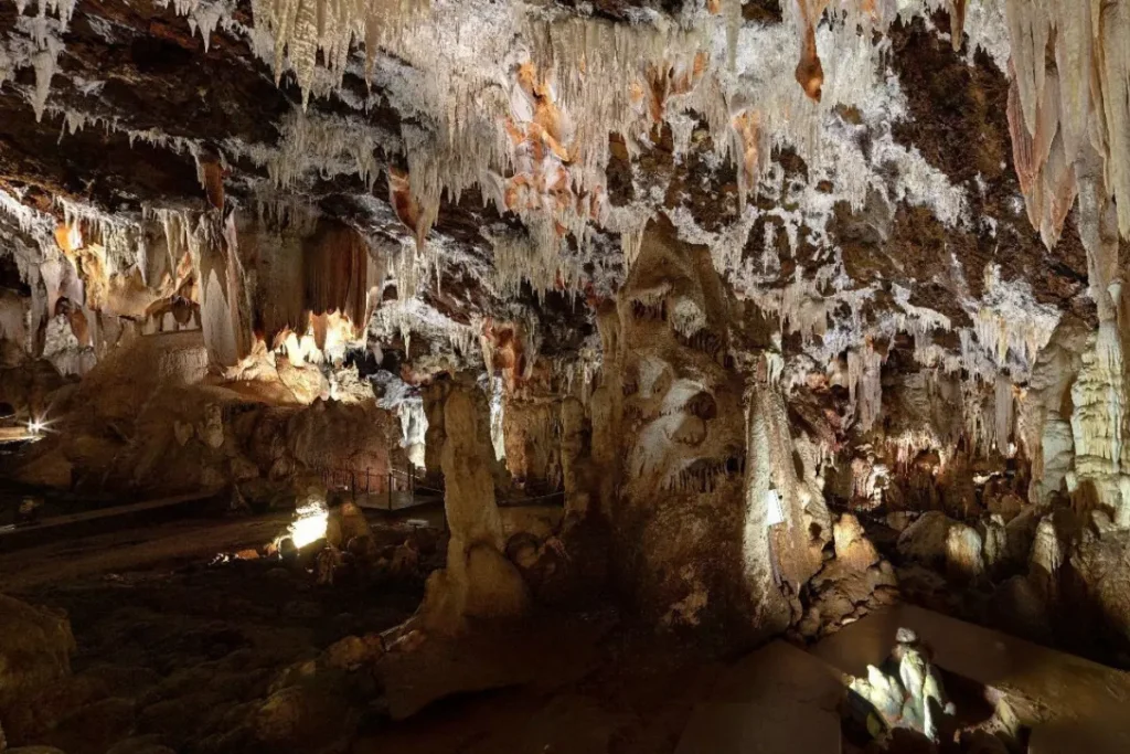 cuevas del águila Ávila