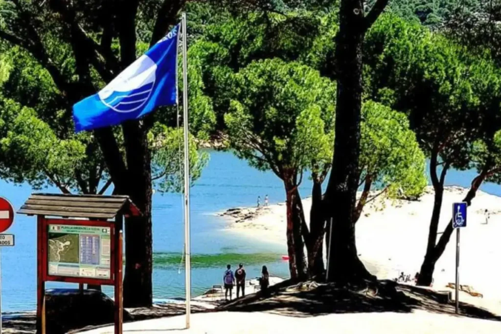 playa con bandera azul en madrid