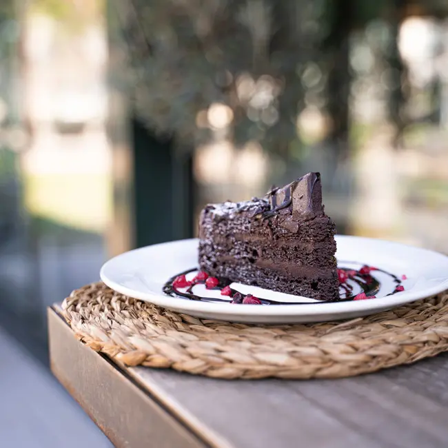 Tarta-muerte-por-chocolate-Cafe-del-Lago-Grupo-Casa-Remigio-Embarcadero-del-Casa-de-Campo
