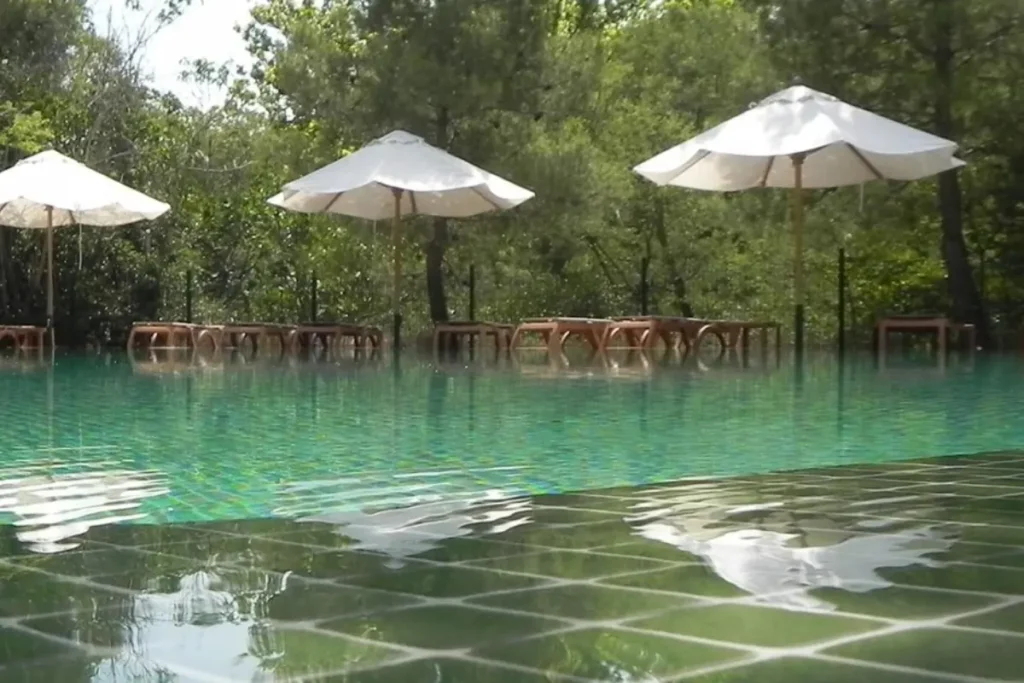 piscina monasterio de piedras