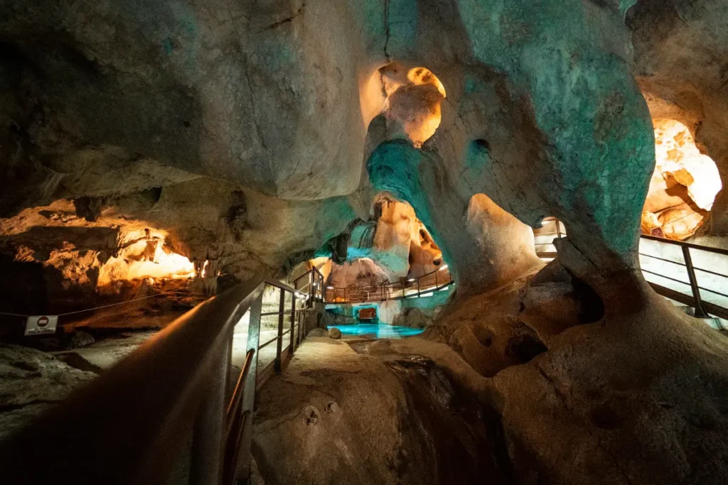 visita a cuevas del tesoro