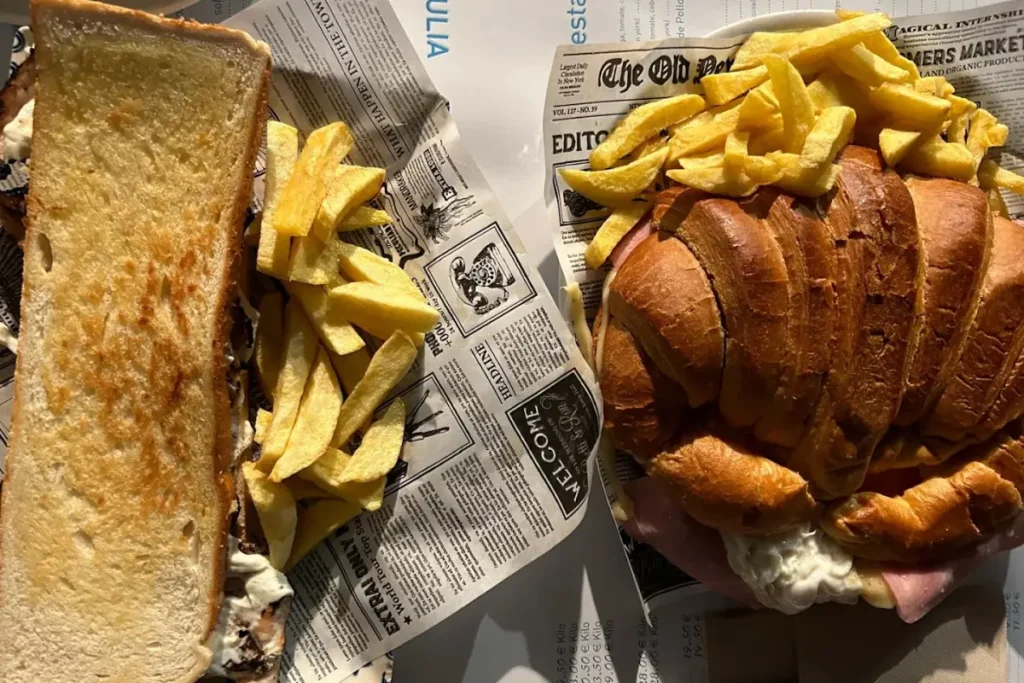 Bar La Tertulia sandwich y croissant