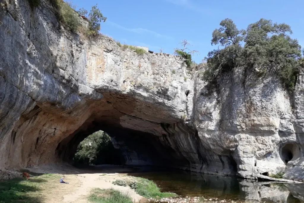 Monumento Natural Ojo Guareña cuevas
