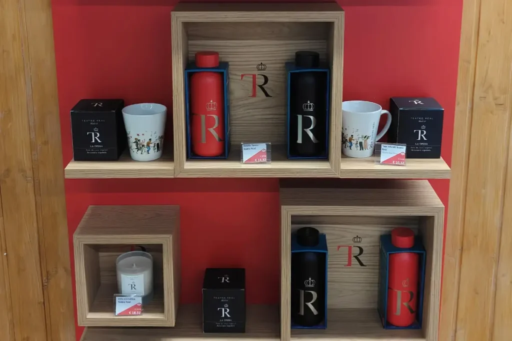 productos del Teatro Real tienda del Metro de Madrid