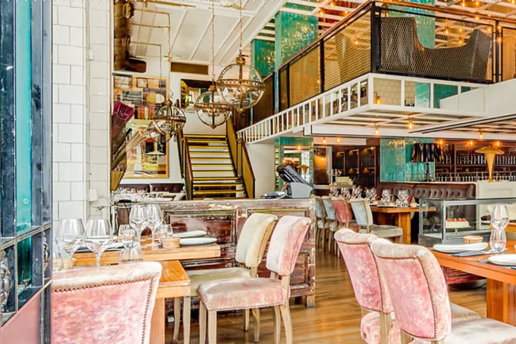 zonas abiertas al exterior restaurante Casa Mono