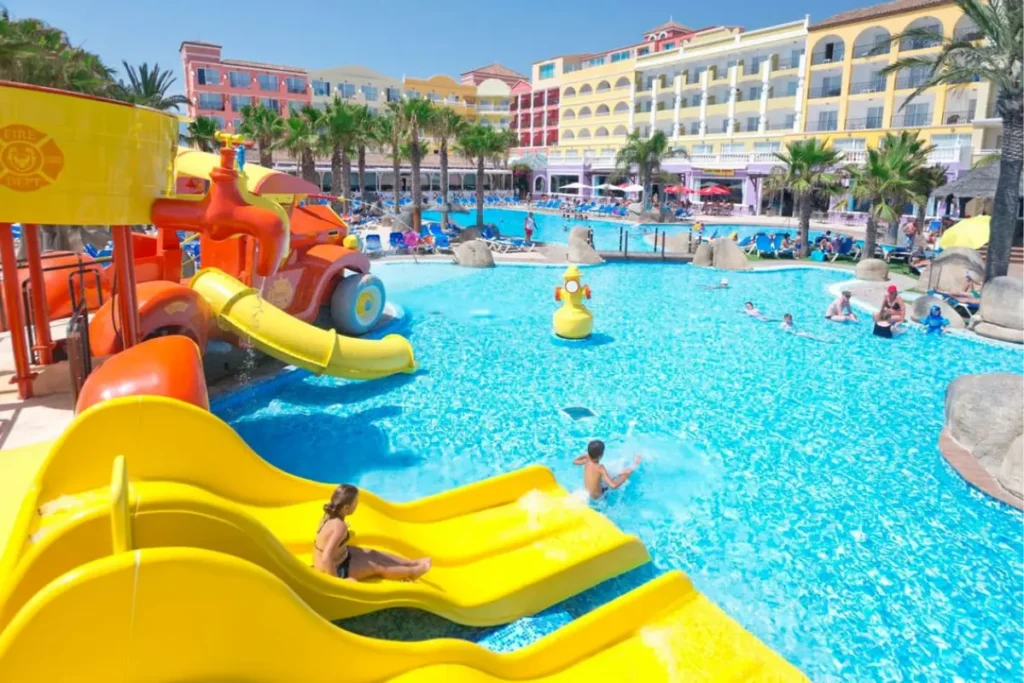 hoteles con parque acuático para Semana Santa 2026