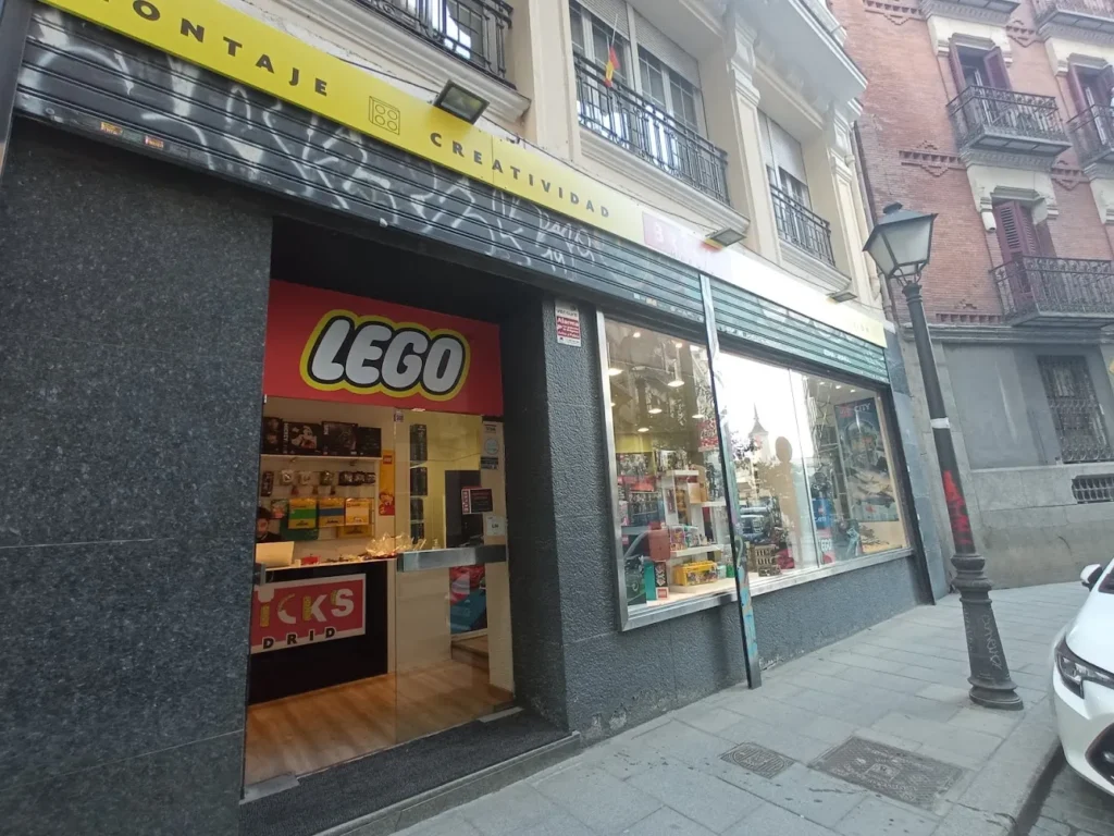 bricks-madrid---tienda-especializada-en-lego-y-cobi-jugueterias